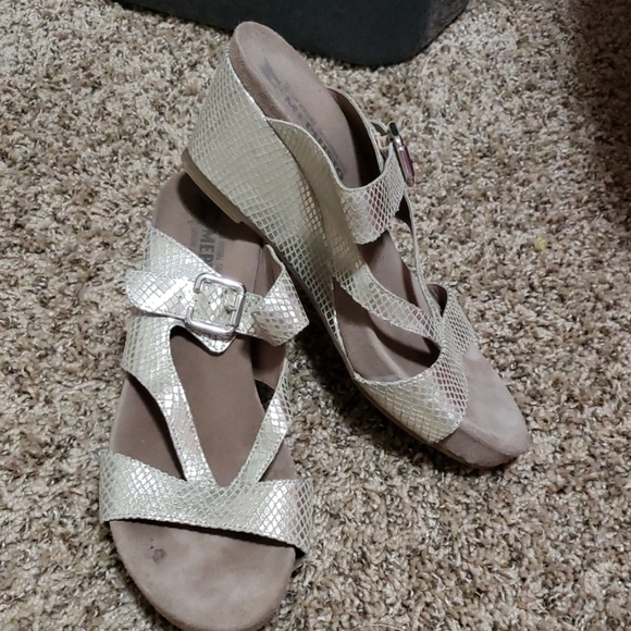Size 40 mephisto silver wedges. - Picture 4 of 4